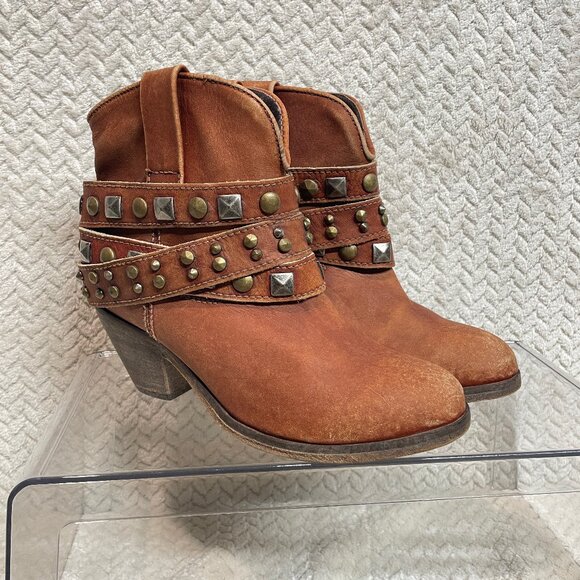 Circle G Womens Western Studded Straps Ankle Bootie 8M Boho Coastal Cowgirl - Picture 1 of 9